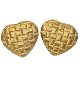 Vintage Trifari Gold Tone Woven Basket Weave Pattern Heart Clip-On Earrings 1"